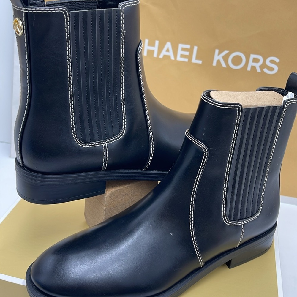 Michael Kors ELLA FLAT BOOTIE
FAUX LEATHER
49F4ELFE5L
BLACK - Picture 10 of 16